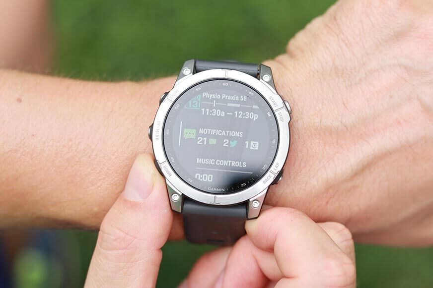 You can see the notifications you have received on the Garmin Fenix 7.